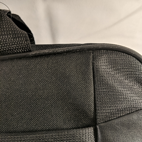 HP Essential Messenger 15.6" Notebook Laptop Case Bag (fits up to 15.6") - Picture 10 of 10